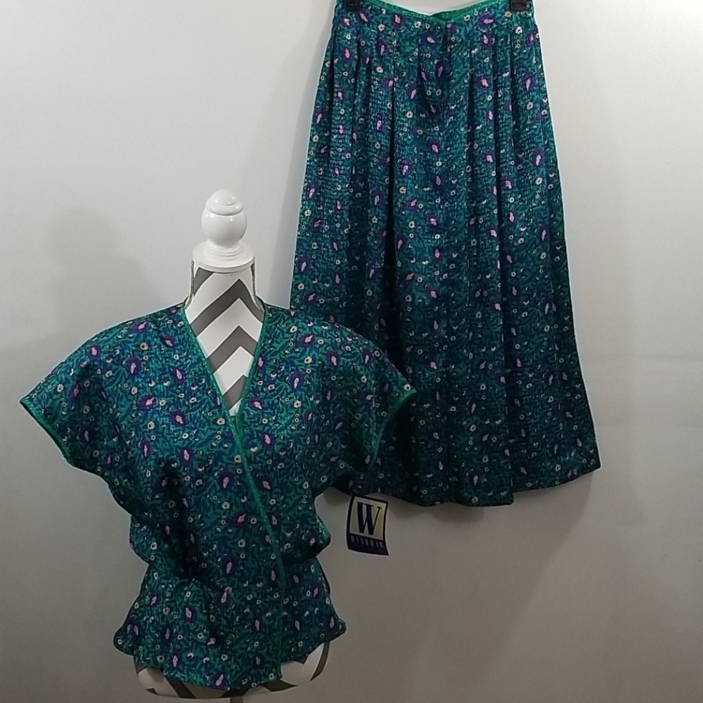 NWT Vintage Wyndham Collection set women's size 8. Floral set.